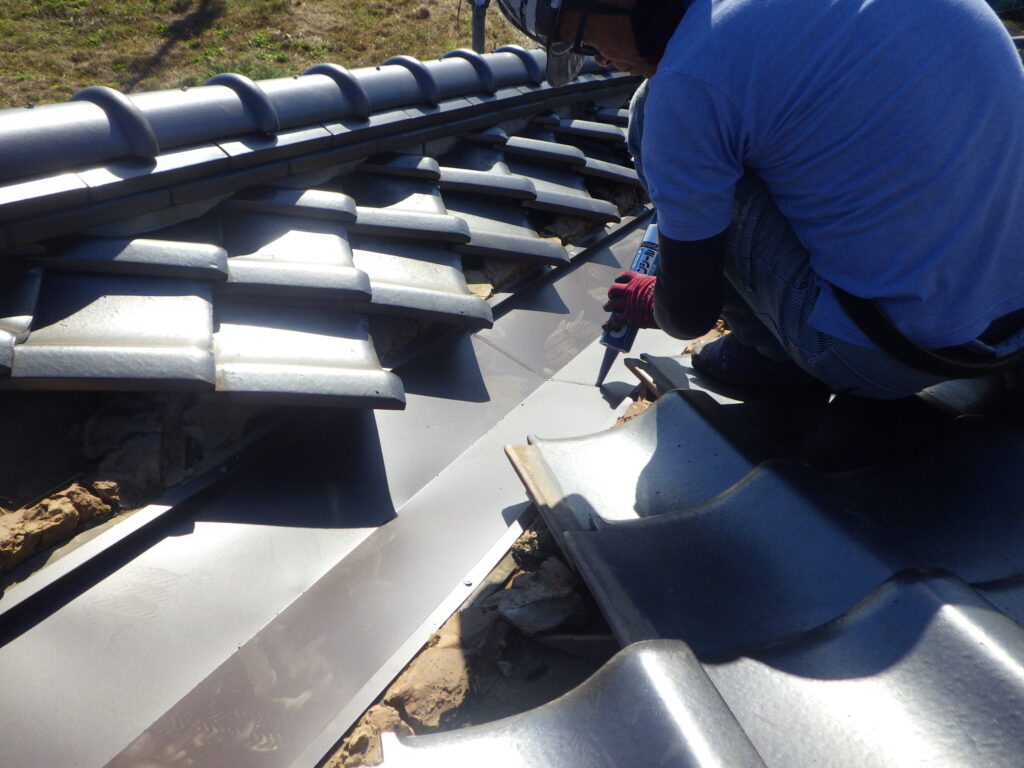 谷樋を繋ぎます