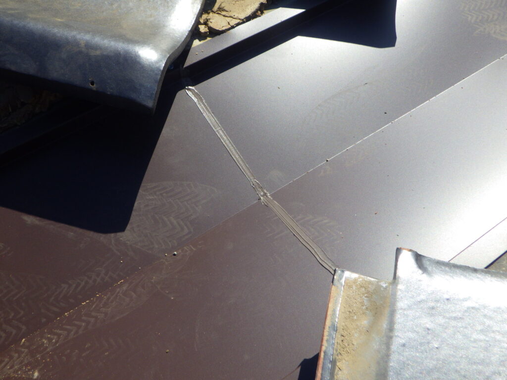 谷樋を繋ぎました