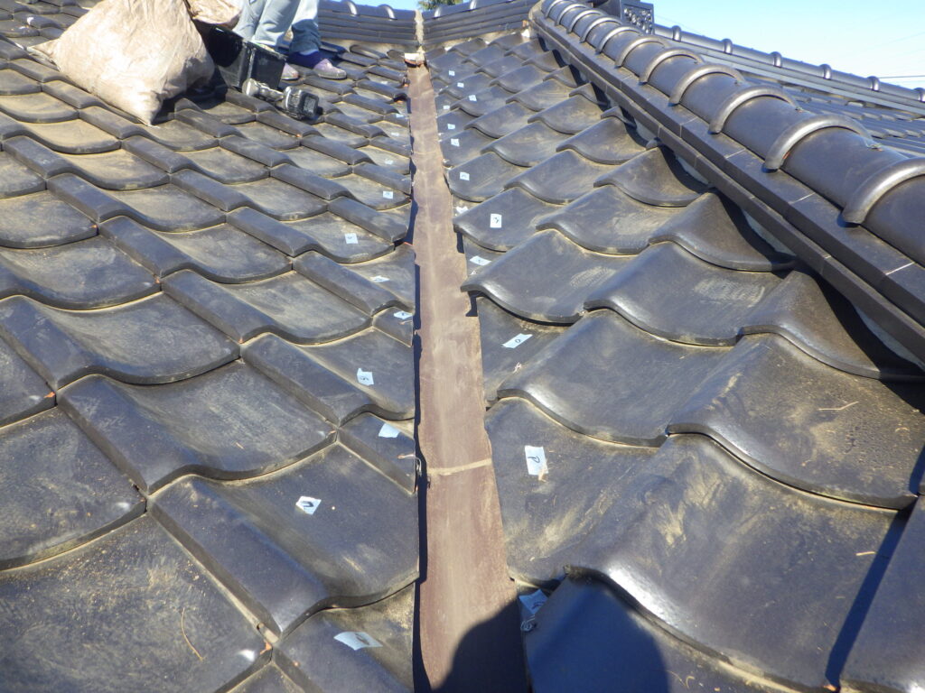 瓦を葺き直し終了です