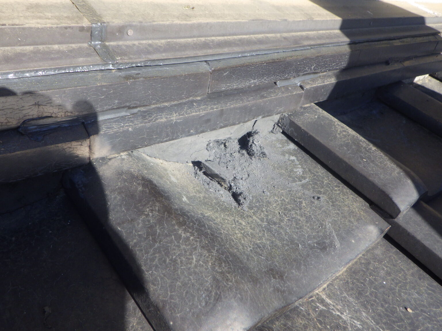 既存漆喰撤去中です