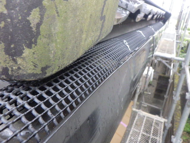 軒樋部の取り付け終了です