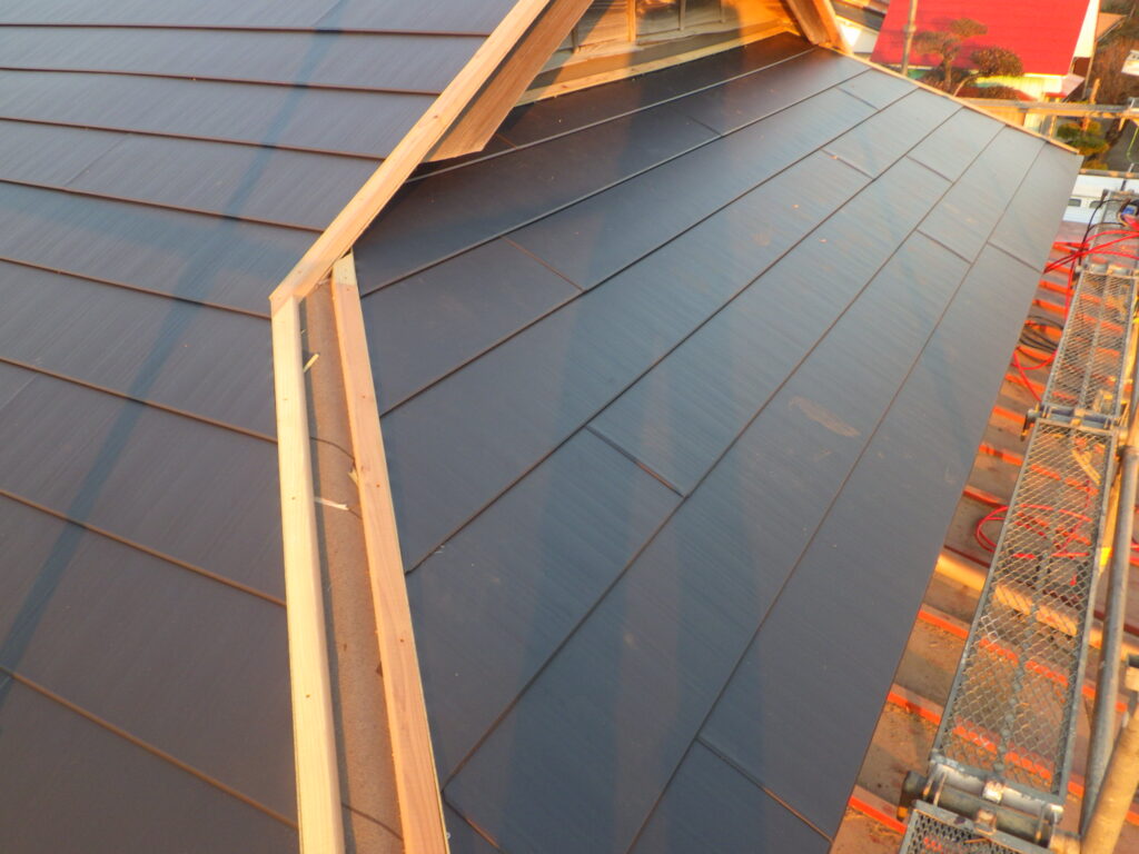 南面納屋の貼り付け中です