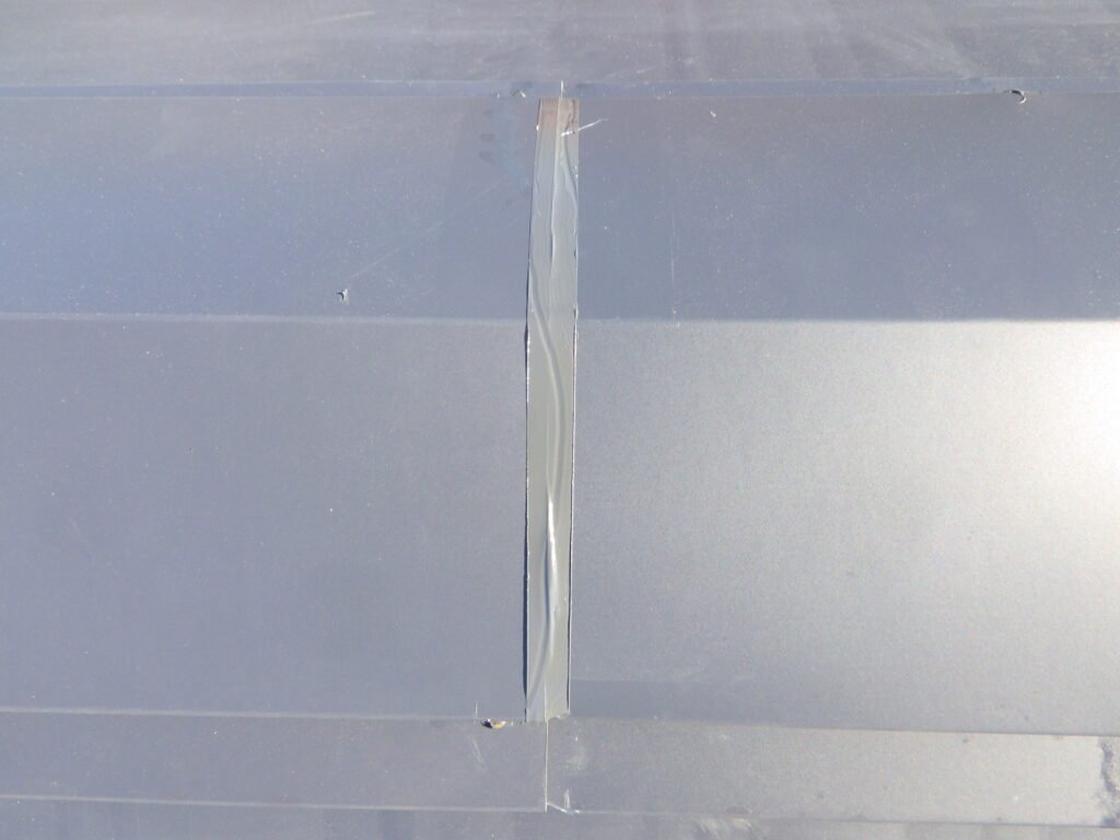 板金繋ぎ目のシーリング終了です