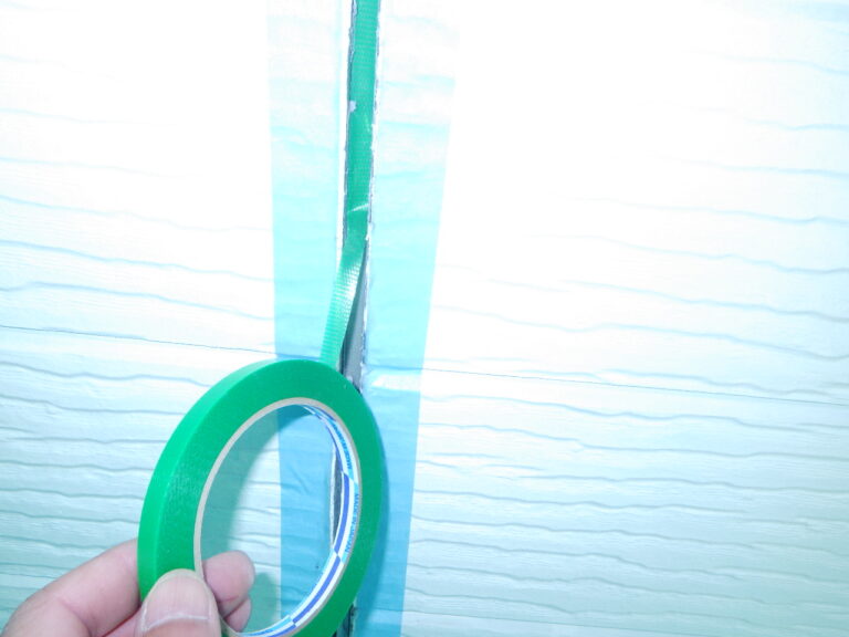 ボンドブレーカーの貼り付け中です