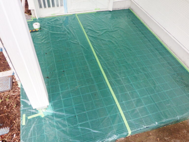 玄関アプローチの養生が終了しました