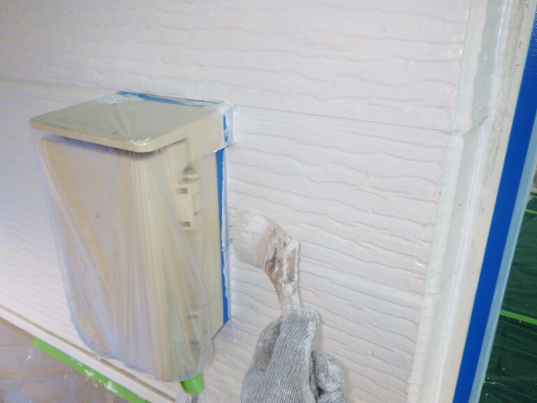 外壁下塗り中です