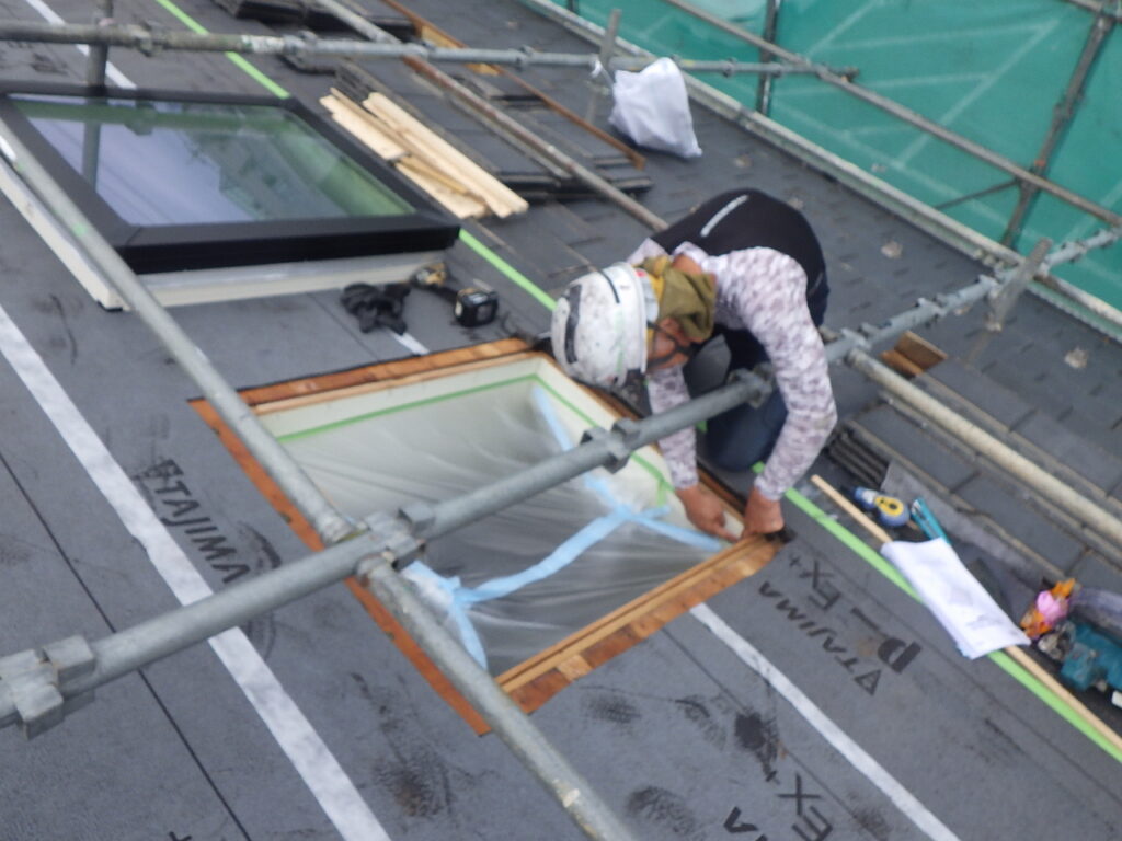 室内の養生中です