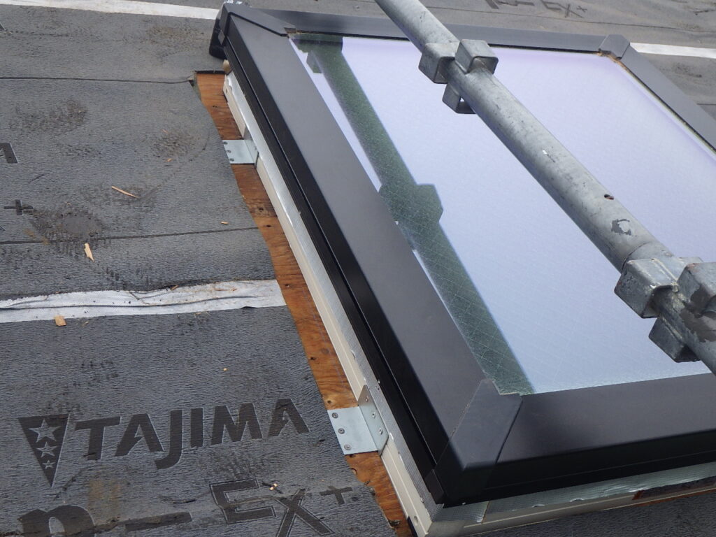 天窓の固定終了です