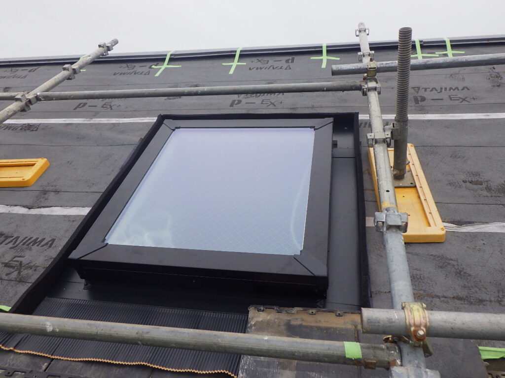 天窓の取り付け終了です