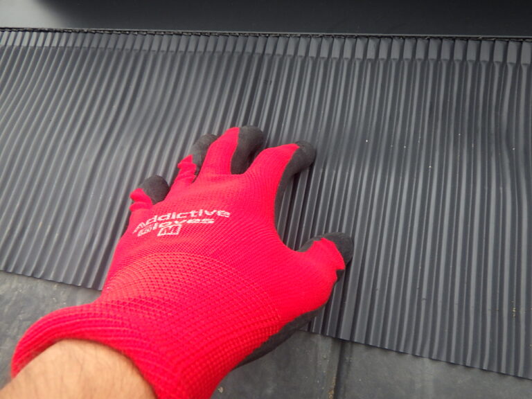 エプロンの固定中です