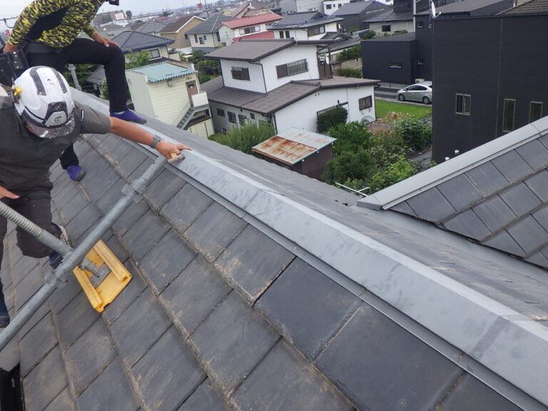 棟板金の取り付け終了です