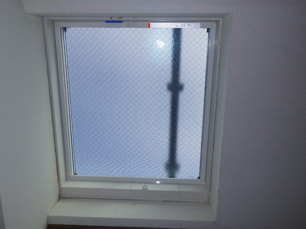 施工前の天窓室内側の状態です