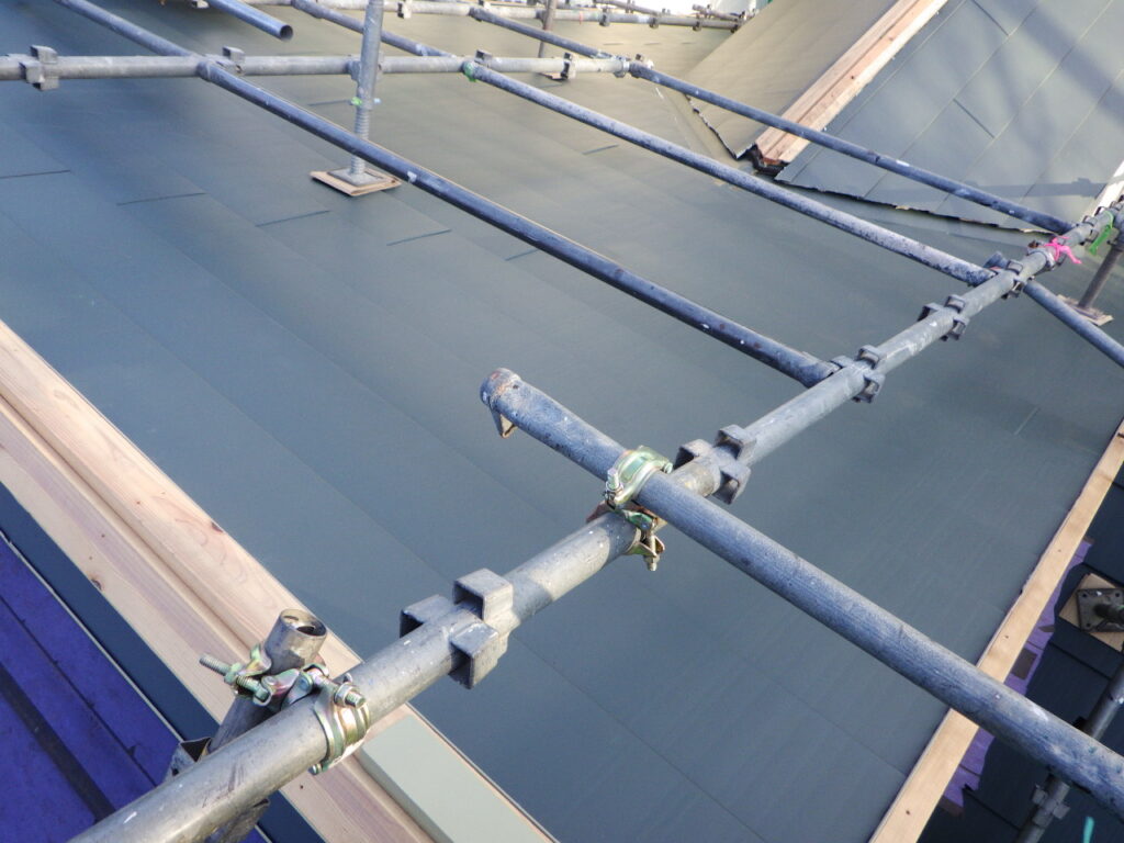 ドーマと南面ルーフ貼り付けが終了しました