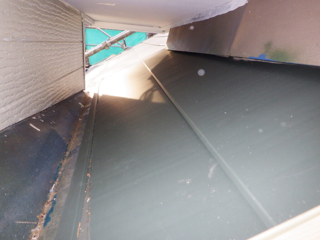 ドーマと南面ルーフ貼り付けが終了しました