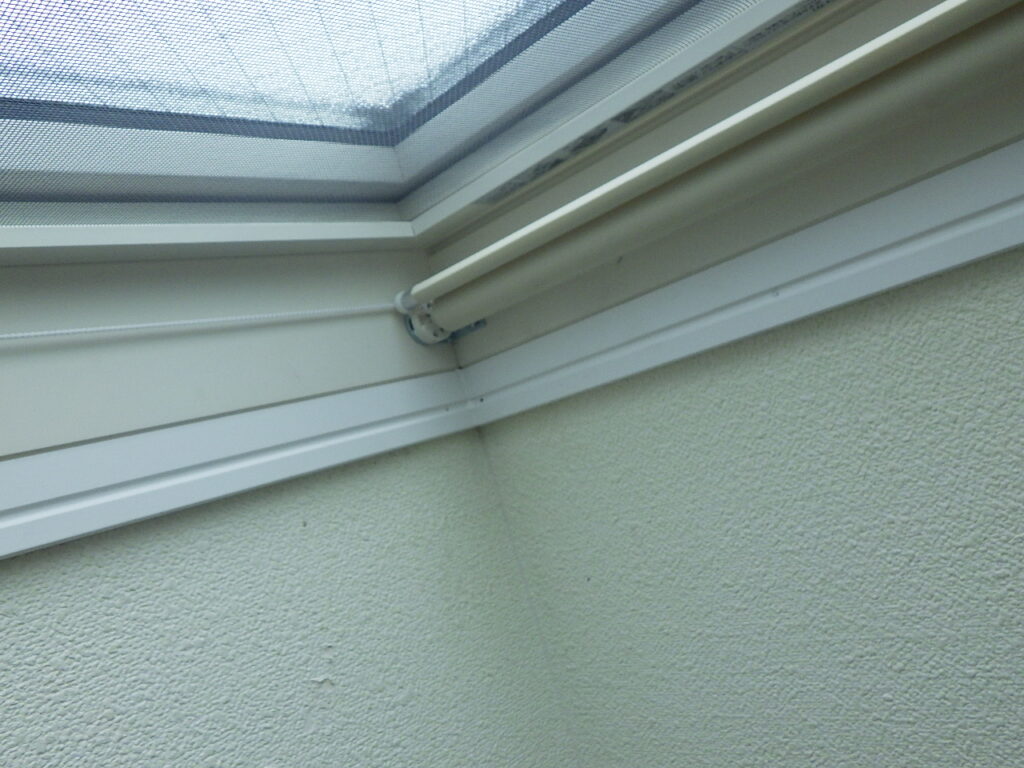 ロールカーテンの取り付け終了です