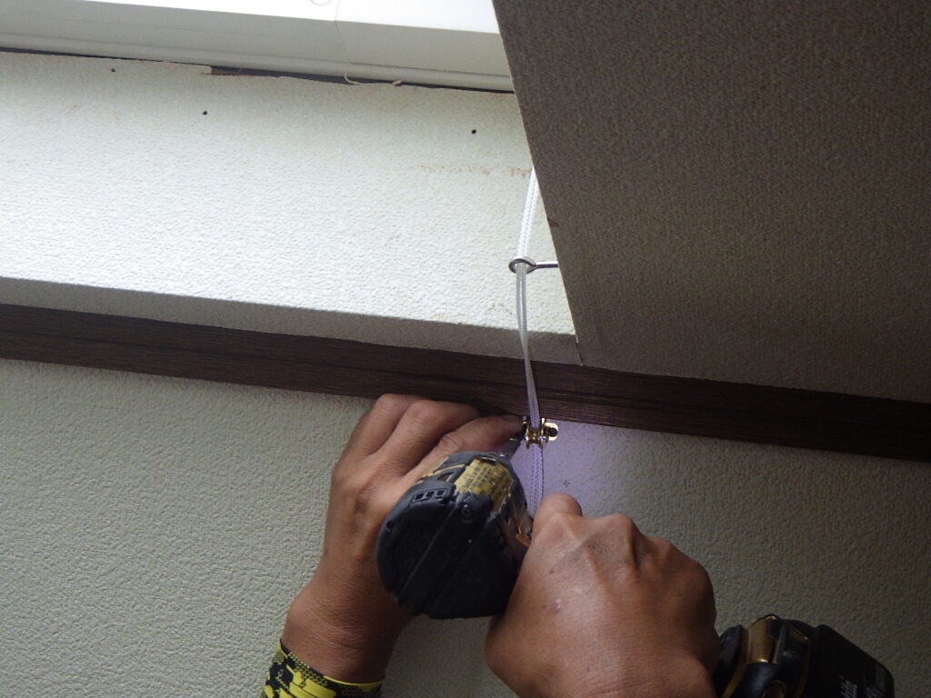 開閉ひも金具の取り付け終了です