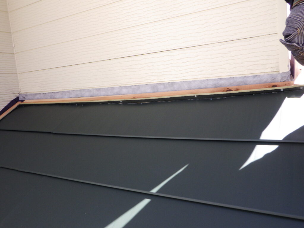 ルーフの貼り終わりです