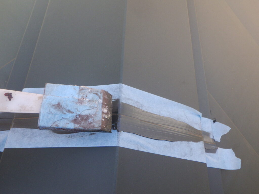 ヘラで均します