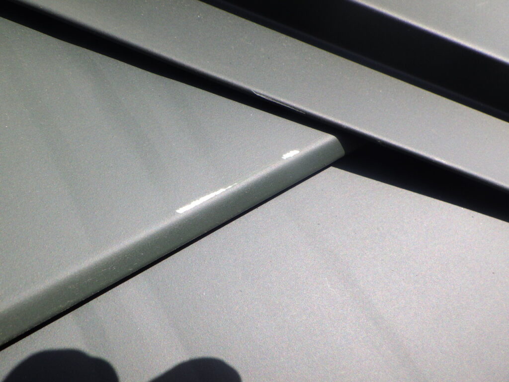 ルーフに付いた傷です