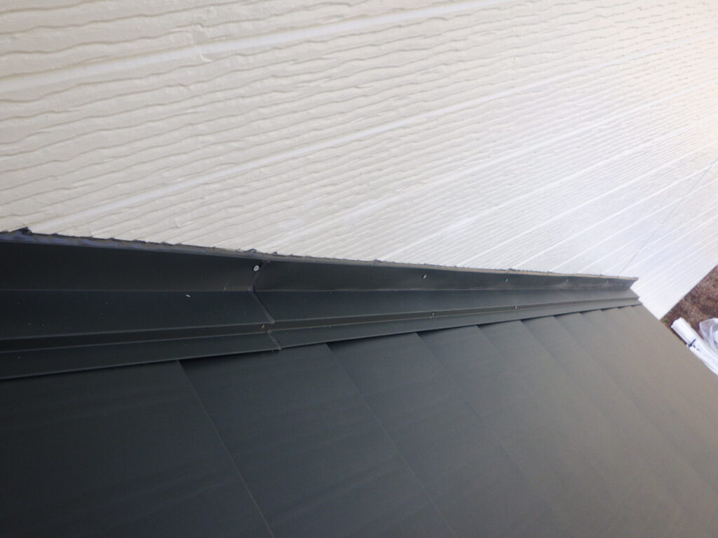 壁水切りのシーリング終了です