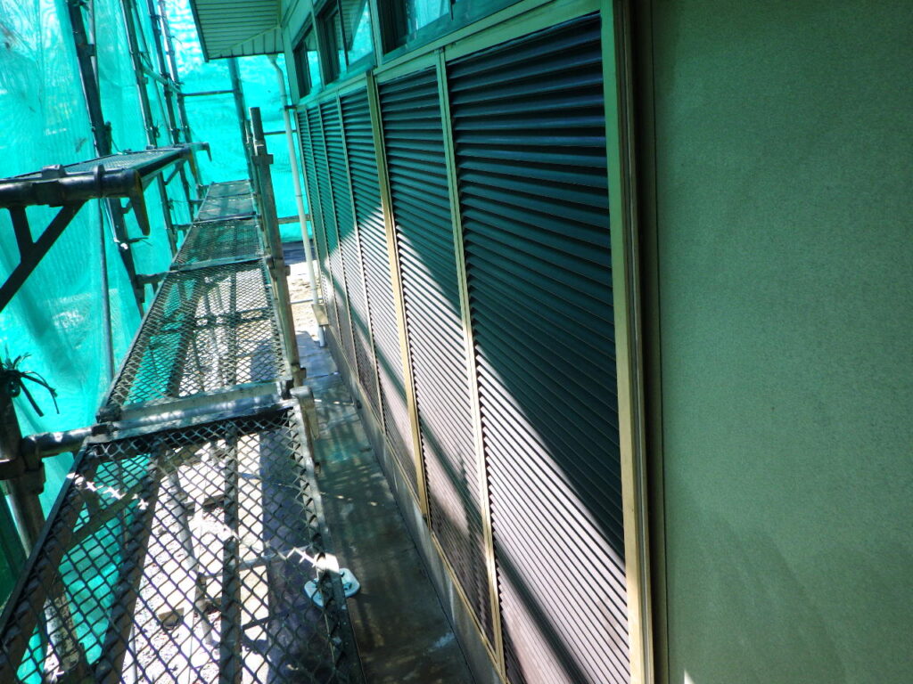 窓周りの高圧洗浄が終了しました