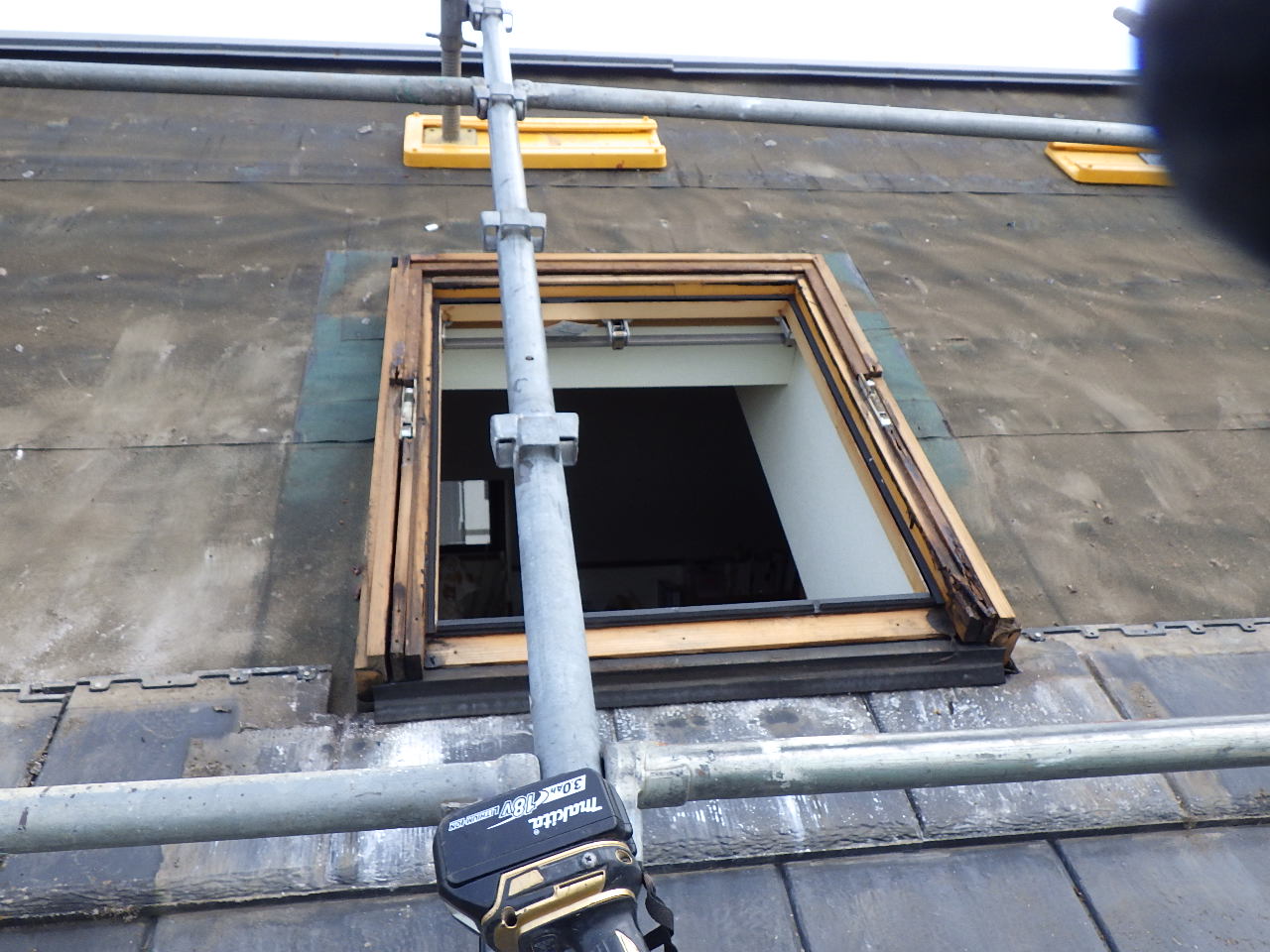 旧天窓枠の取り外し