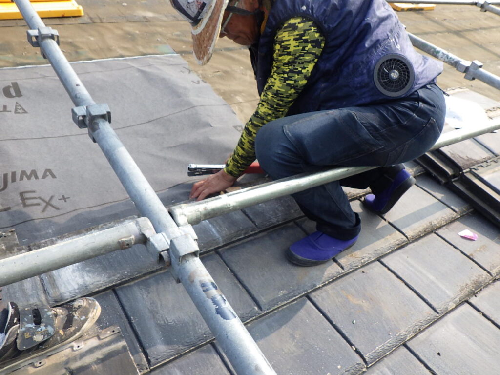 天窓穴の雨養生中です