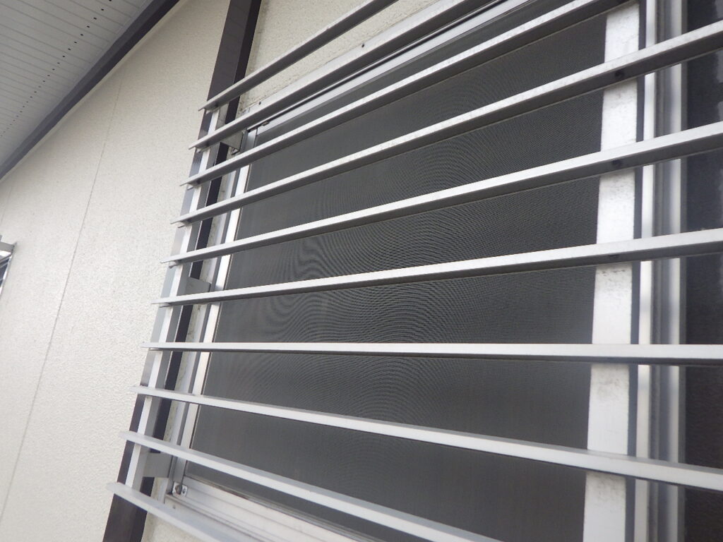 網戸網の交換終了です