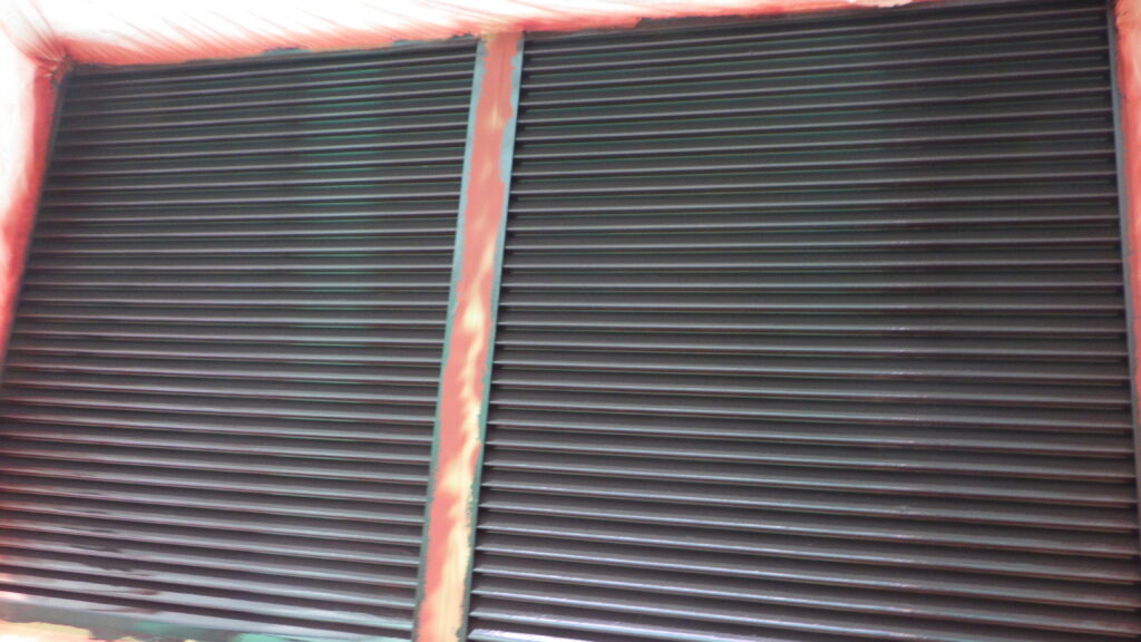 中塗り吹付終了です