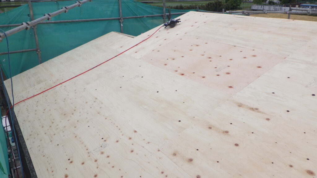 野地板の貼り付け終了です