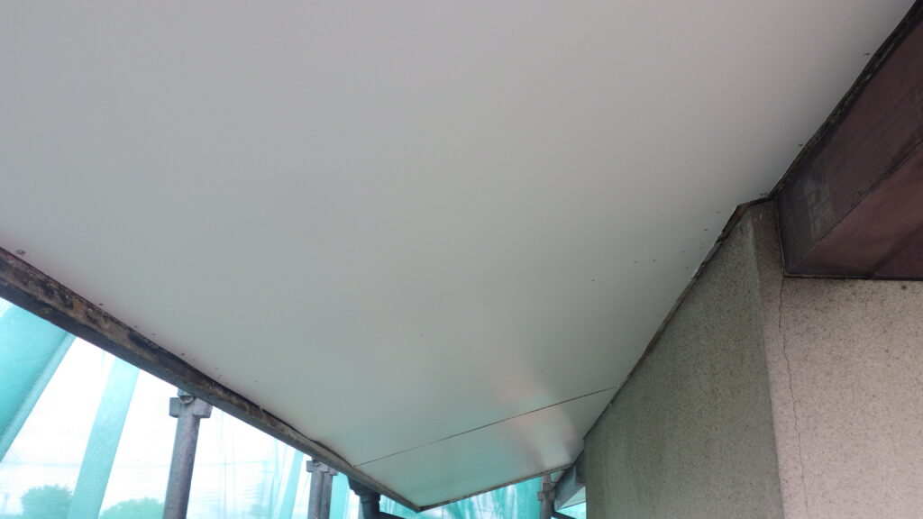 軒天のカバー工事終了です