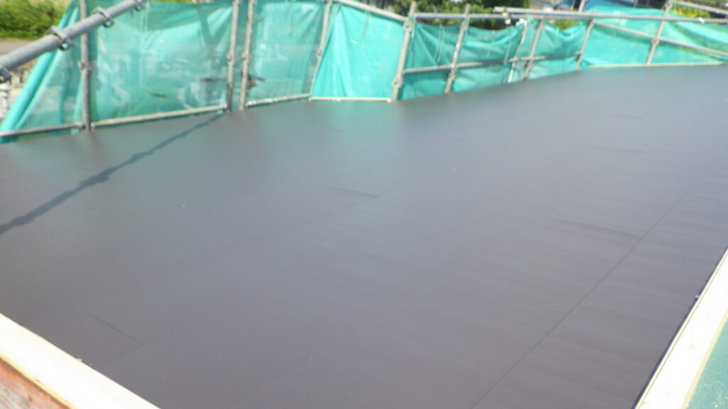 北面ルーフ貼りが終了しました