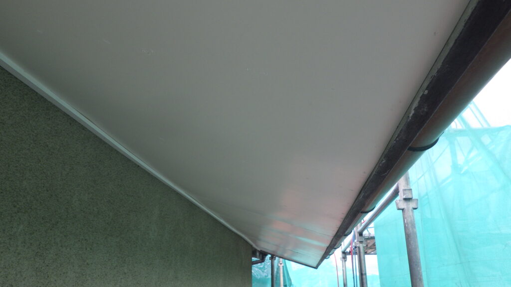 回り縁の取り付け終了です