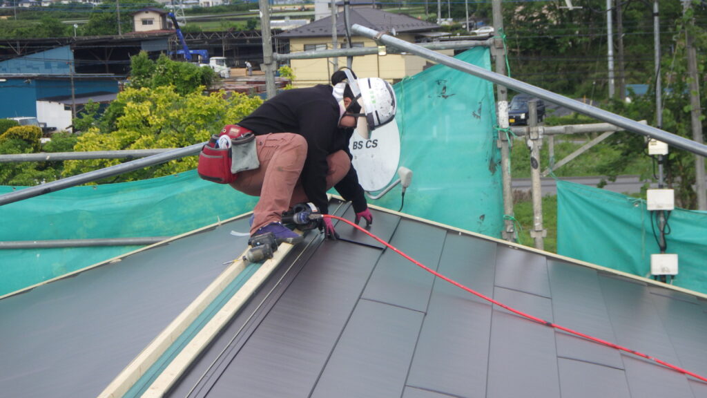 南面のルーフ貼りが終了しました