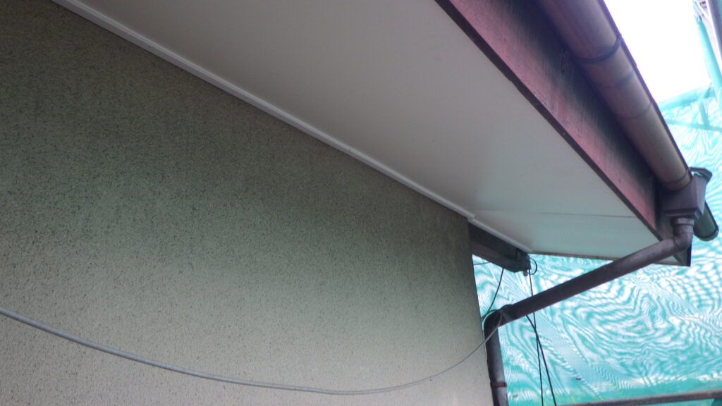 回り縁の取り付け終了です