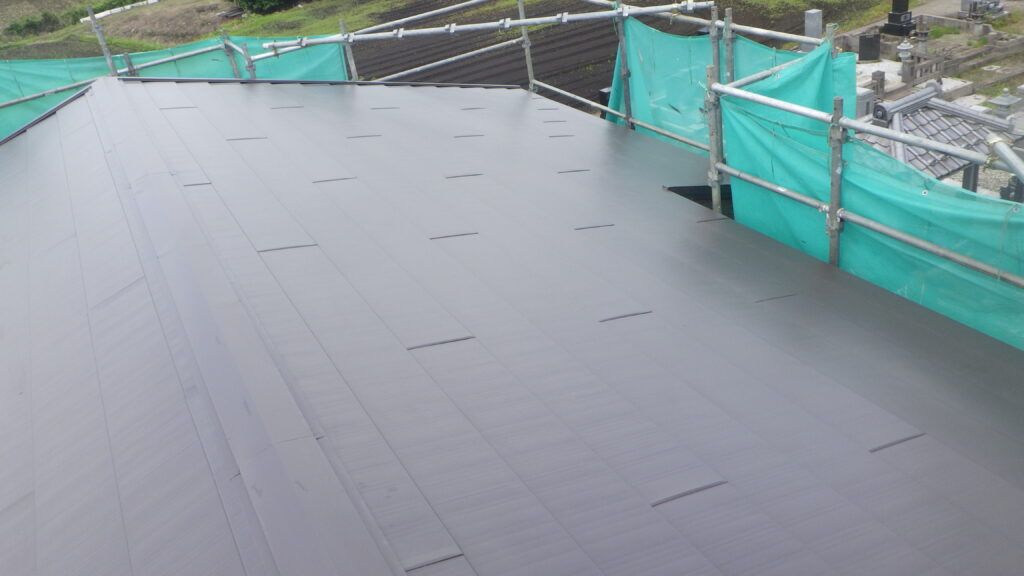 北面の屋根カバー工事の完工です