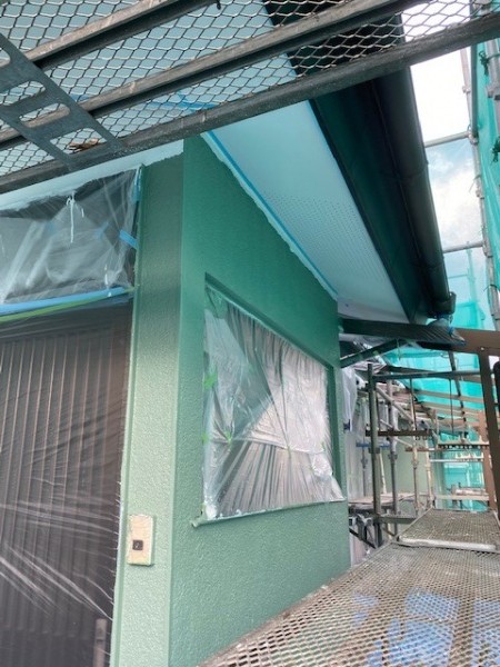 軒天に養生をしました