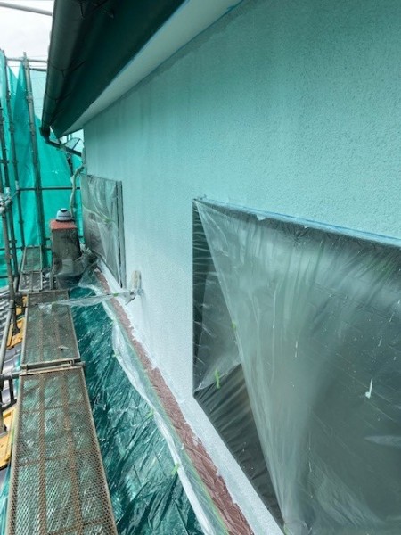 １階外壁の下塗り終了です