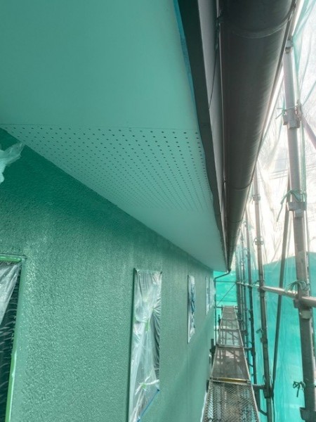 外壁中塗り塗装が終了しました