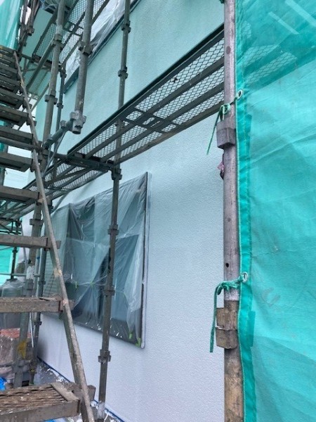 西、東面の外壁下塗りが終了しました