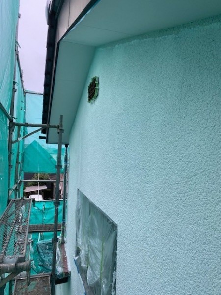 西、東面の外壁下塗りが終了しました