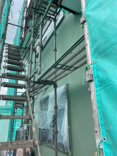 外壁中塗り塗装が終了しました