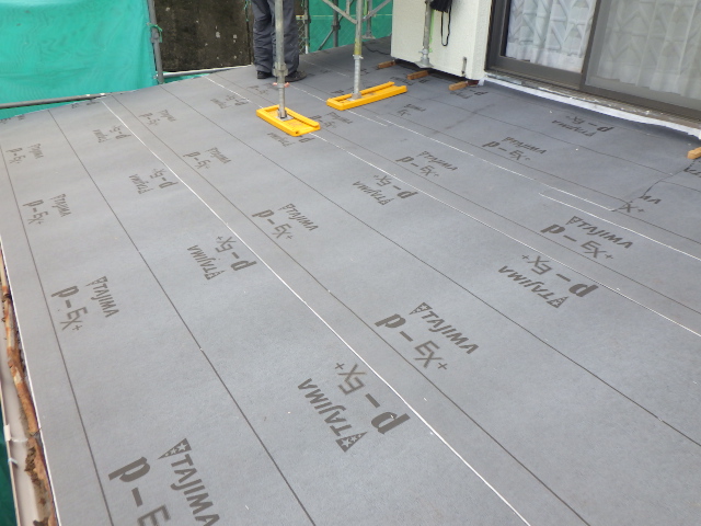 ベランダ周りの防水シート施工で取り合い部を保護