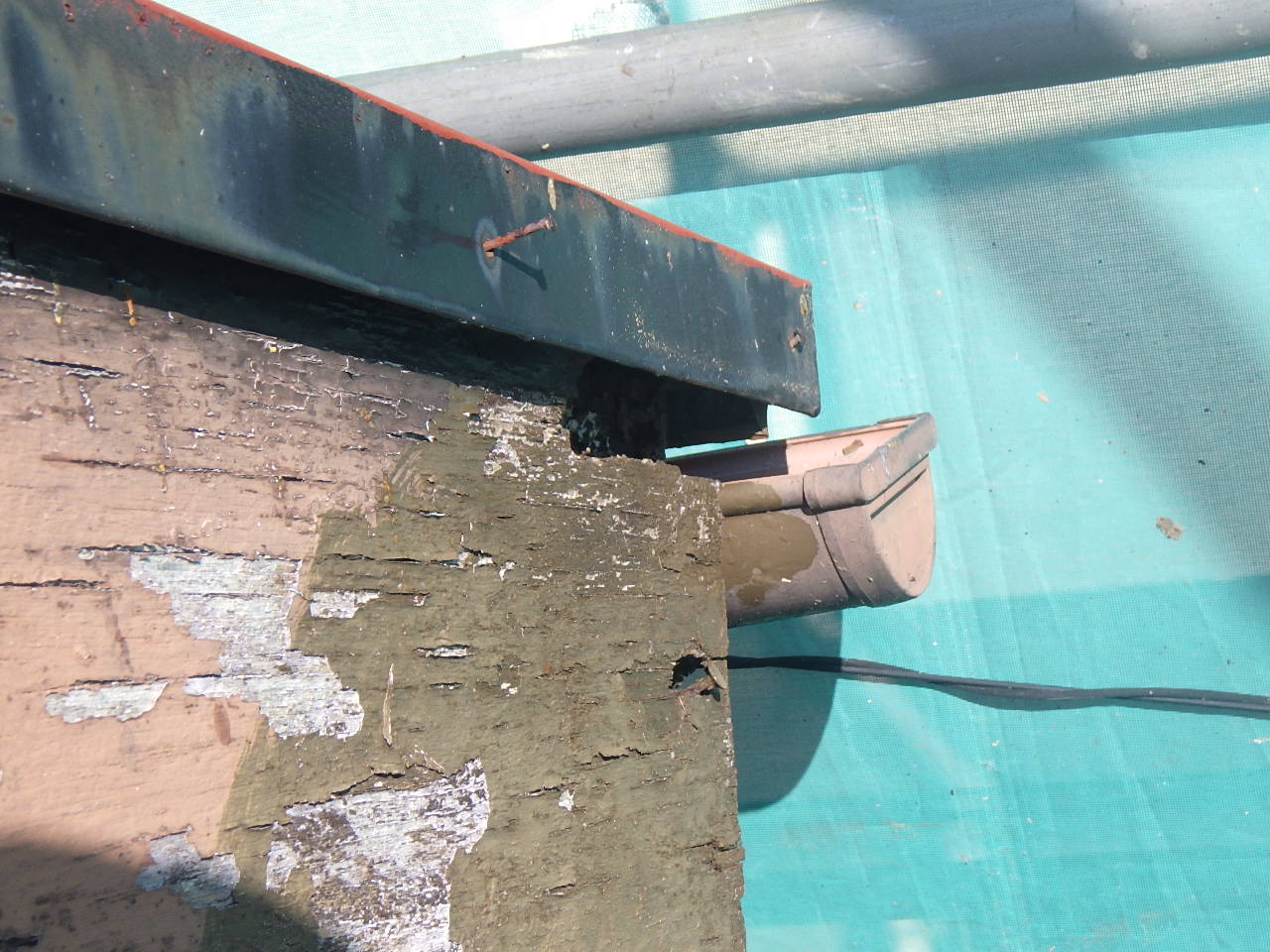 破風板の剥がれと傷み