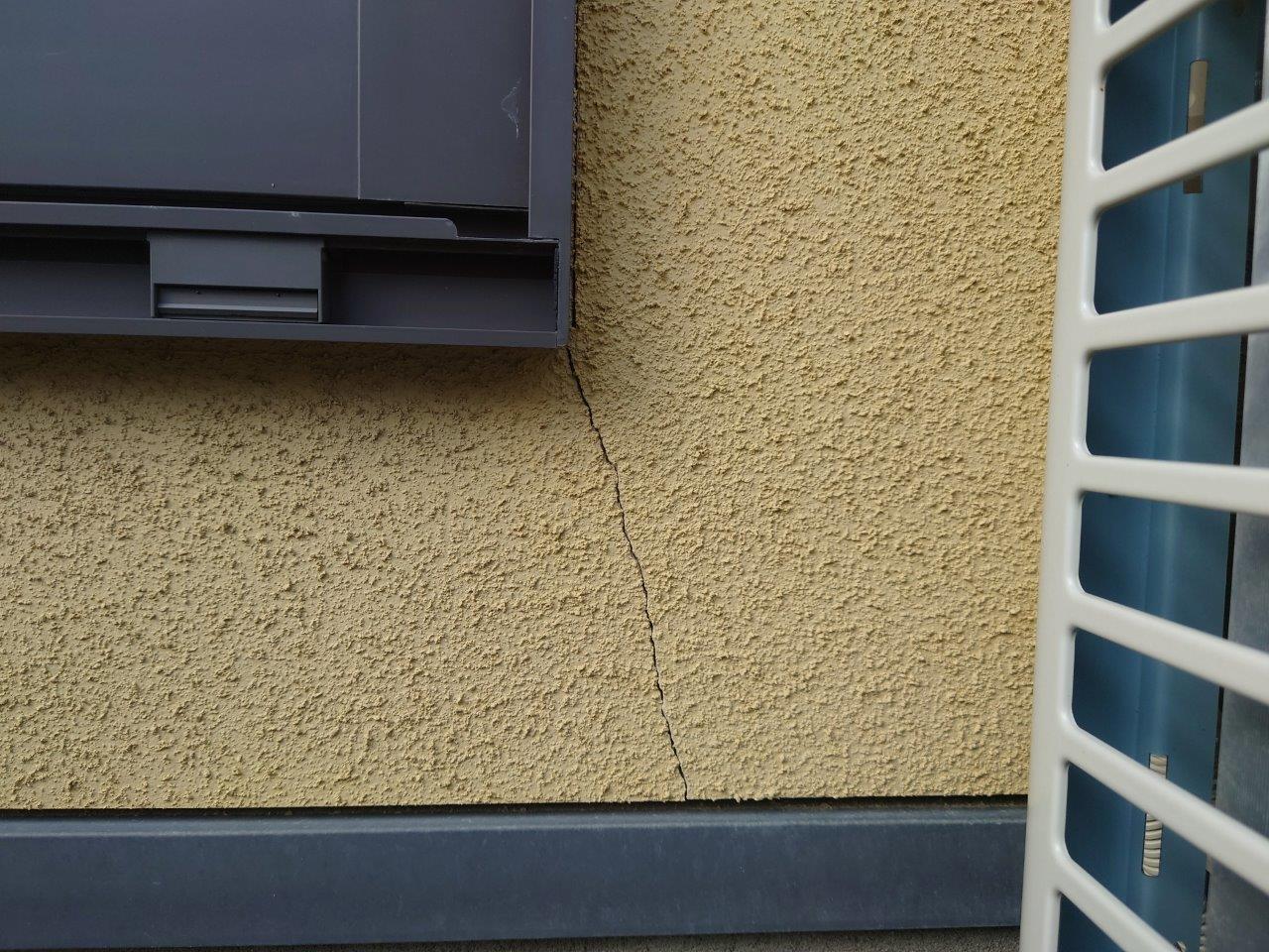 外壁にクラック