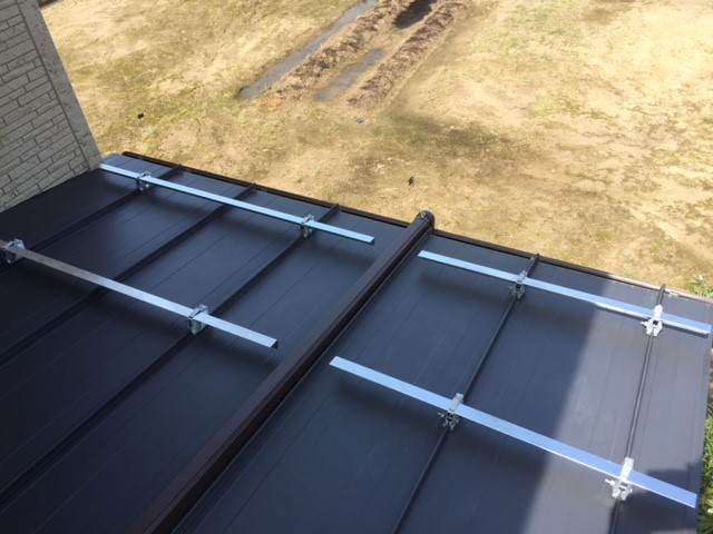 雪止めアングル取り付け