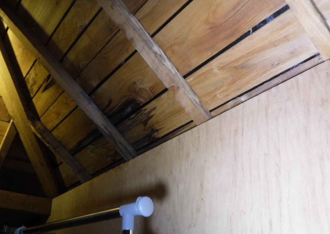 2階天井雨漏れ　現地調査