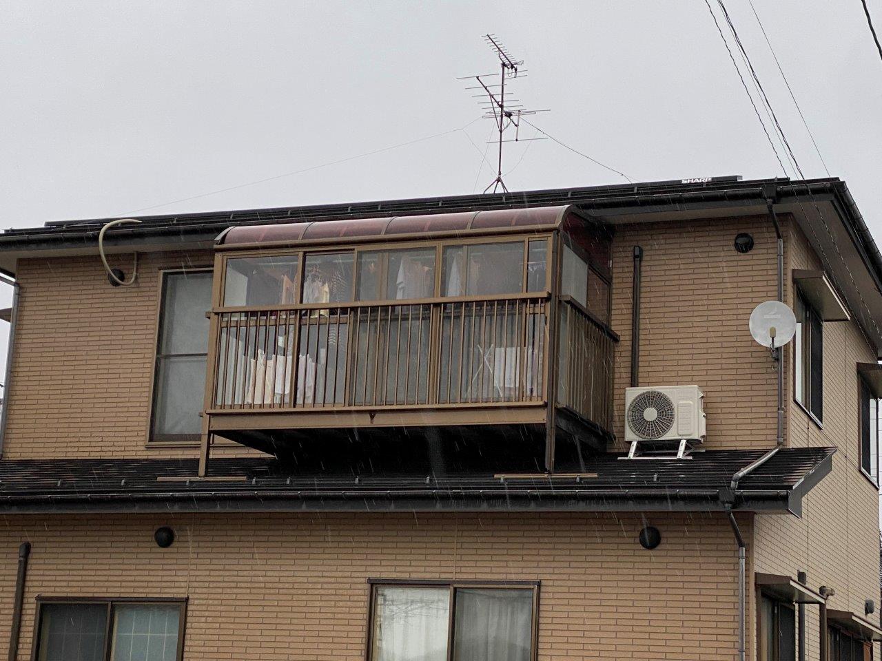 ソーラーパネル下の雪止め設置