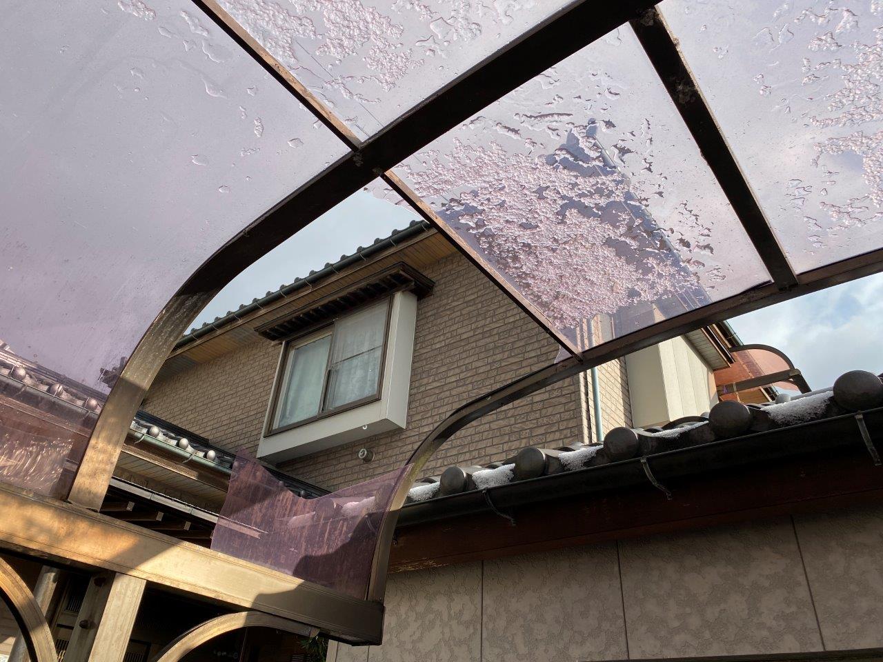 カーポートポリカ屋根破損
