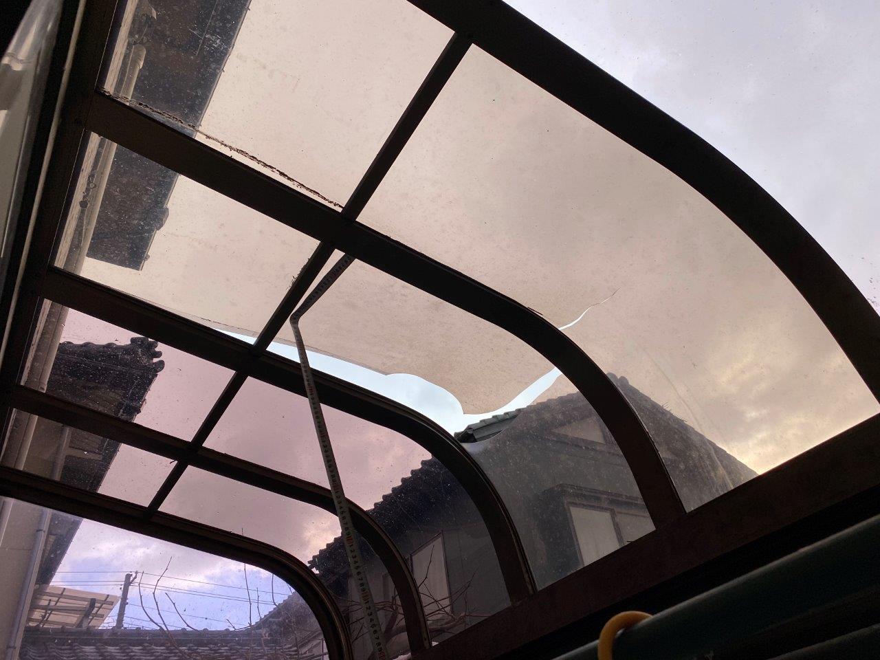 サンルームポリカ破損